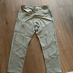 Seafood Green 3/4 length legging